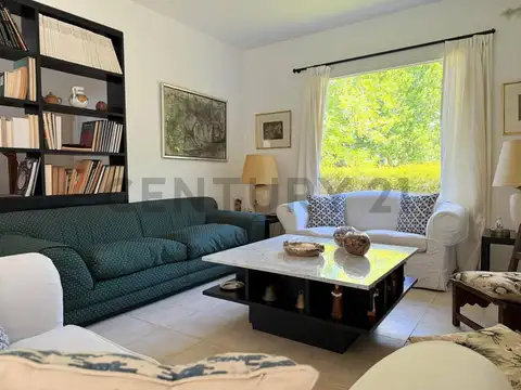 Casa 6 ambientes con 2 baños