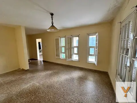 Casa 3 ambientes con 1 baño