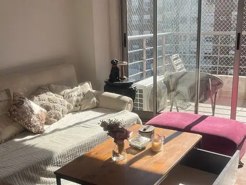 Departamento de 2 ambientes en Torre de Categoría - Cochera fija - Piscina y Solarium  - Seg 24 hs