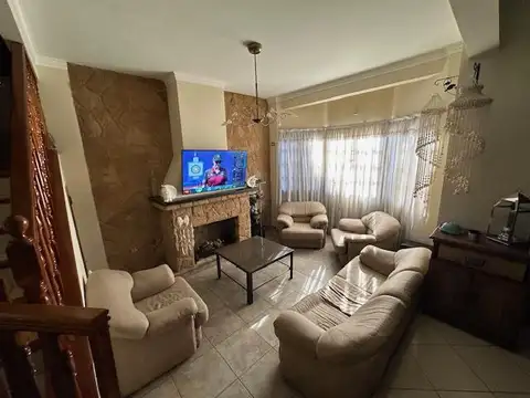Casa 6 ambientes con 3 baños