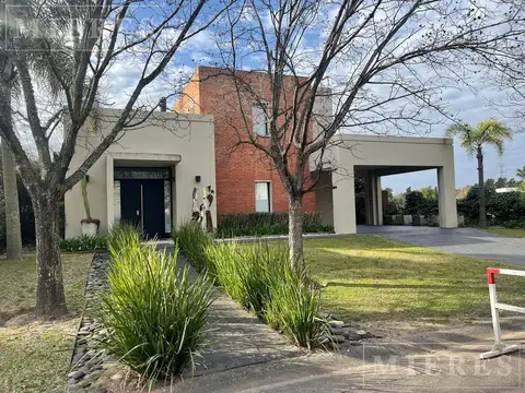 Casa en alquiler anual en Santa Catalina al río, Villa Nueva.