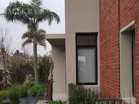 Casa en Alquiler en Villanueva, USD 3.500