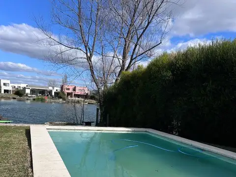 Casa 4 ambientes con 3 baños