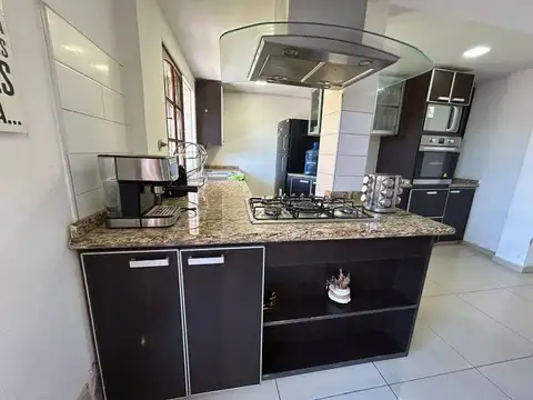 Venta Casa 4 dormitorios y pileta B San Salvador