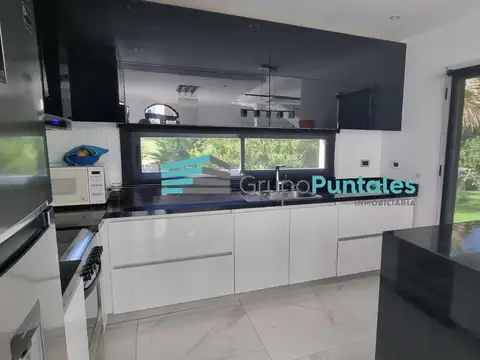 Hermosa Casa en Barrio Lagos de Canning en Esquina a metros del House, con gran parque y piscina