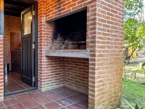 Casa 6 ambientes con 2 baños