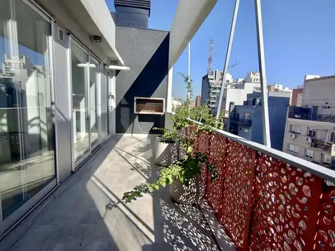 VENTA PISO CUATRO AMBIENTES CON TERRAZA EXCLUSIVA- CABALLITO- INCLUYE DOS COCHERAS