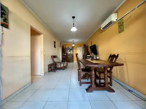 Venta departamento 4 ambientes con balcón Claypole