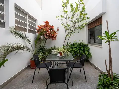 DPTO EN VENTA 5 AMB EN FLORES CON PATIO Y PARRILLA