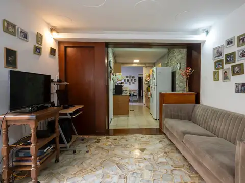 DPTO EN VENTA 5 AMB EN FLORES CON PATIO Y PARRILLA