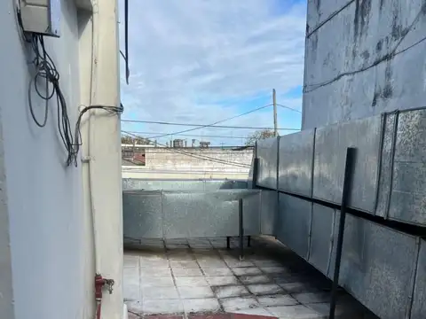 IMPORTANTE ESTABLECIMIENTO COMERCIAL SOBRE AVENIDA