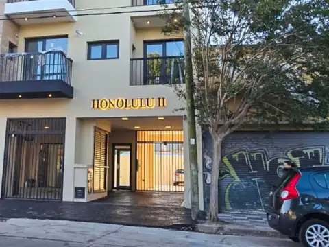 Departamento de dos ambientes a la calle con balcón y cochera cubierta, San Juan 600, Nueva Pompeya