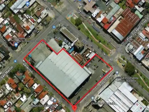 Galpón con frente a 4 calles