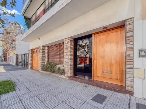 Vta. Villa Devoto PH, PB,4 ambs, cochera. Jardin