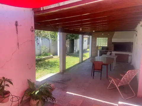 VENTA CASA 2 DORM EN BARRIO 1 DE MAYO