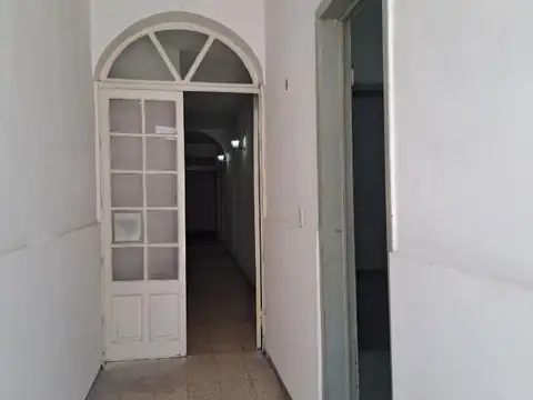 CASA AMPLIA CON PATIO CENTRO CIUDAD GRAL. GUEMES