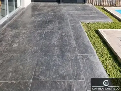 Casa en Venta con 5 cocheras