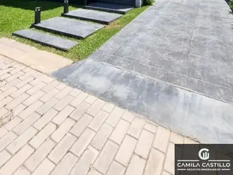 Casa en venta c/ cochera en Villa Gobernador Udaondo