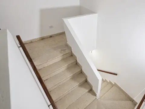 Casa 6 ambientes con 2 baños