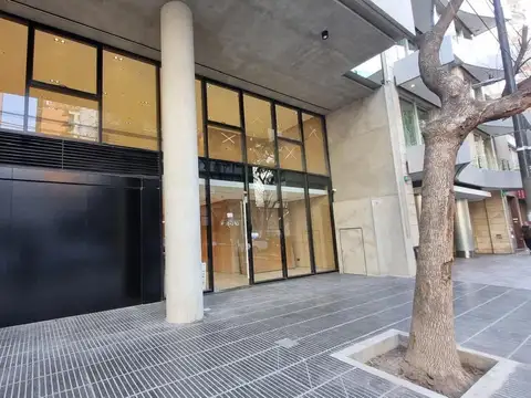 Oficina en Alquiler con 2 cocheras