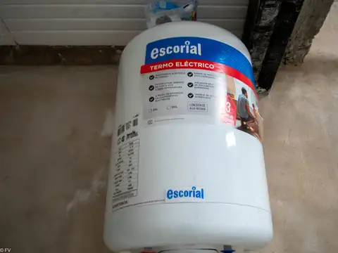 GALPÓN A LA VENTA CON LOCALES EMPALME GRANEROS