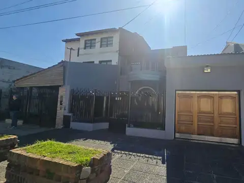 Casa  4 ambientes en Lanús Oeste venta