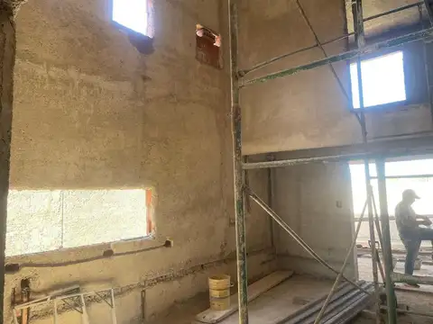 Casa 6 ambientes con 2 baños