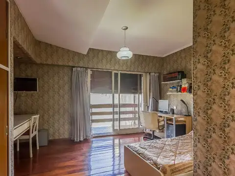 Venta Casa Triplex con cocheras en Flores