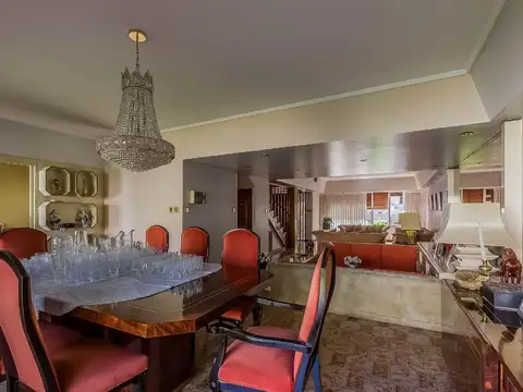 Casa 5 ambientes con 4 baños