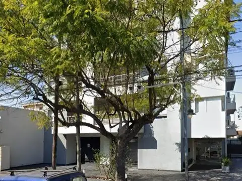 Excelente cochera en alquiler, en Olivos.