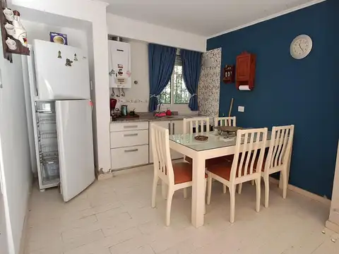 Casa quinta en venta de tres dormitorios, Abasto