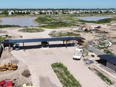 Lote interno en esquina de 600 m2 en barrio San Roque, Canning Village.