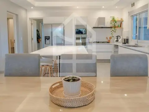 EXCLUSIVA CASA EN PRADERAS DE SAN LORENZO