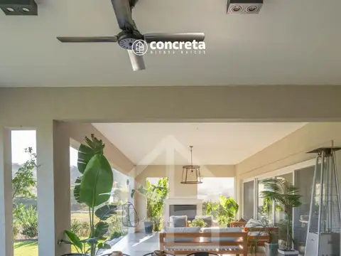 EXCLUSIVA CASA EN PRADERAS DE SAN LORENZO