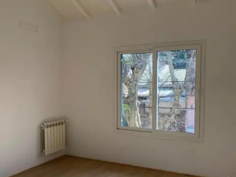 Casa con jardin reciclada a nuevo en Béccar