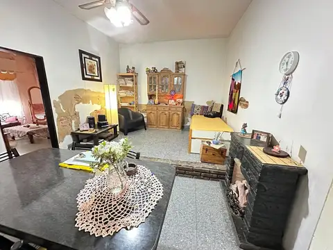 Casa 4 ambientes con 2 baños