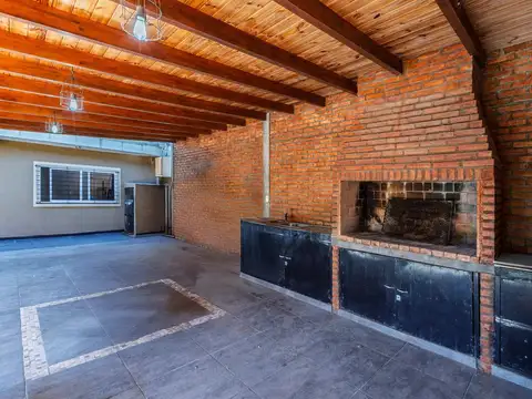 Casa 7 ambientes con 3 baños