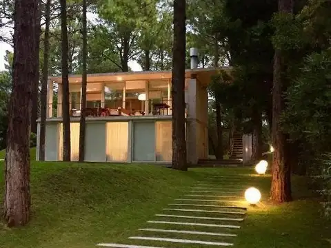 Casa en Venta con 2 cocheras