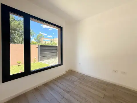 Casa 6 ambientes con 2 baños