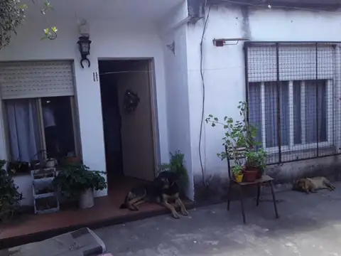 Casa 5 ambientes con 2 baños