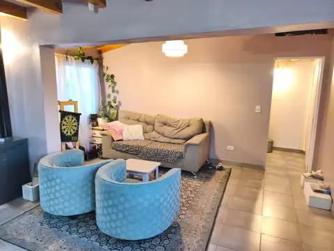 Casa 4 ambientes con 2 baños