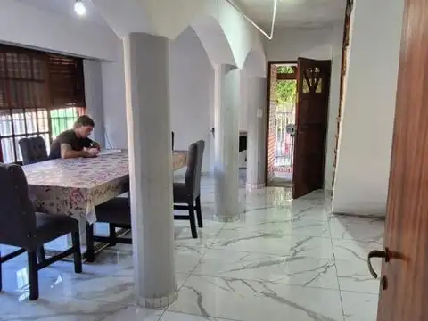 EN REMATE JUDICIAL - Importante Chalet en 2 plantas, 4 amb
