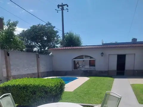 CASA EN VENTA EN PERGAMINO CON PILETA