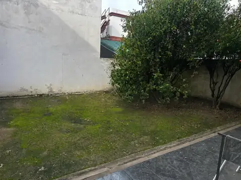 Depto Tipo Casa en Venta en Bernal Oeste, USD 110.000