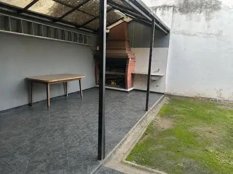 Depto Tipo Casa 4 ambientes con 3 baños