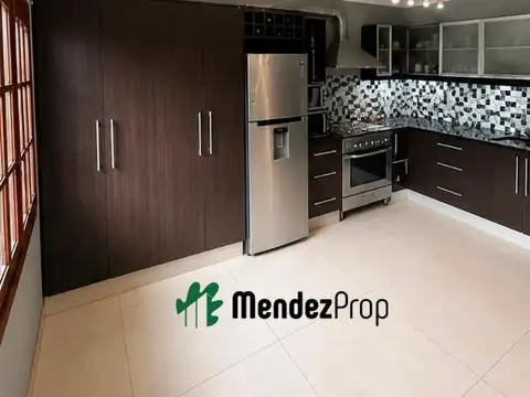 Casa 4 ambientes con 2 baños