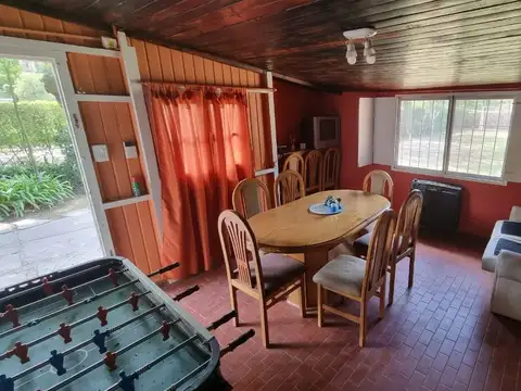 Casa 5 ambientes con 2 baños