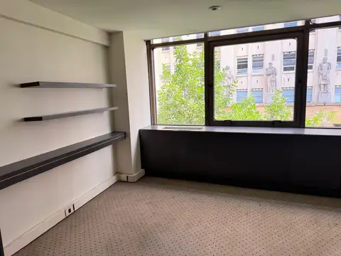 Alquiler de oficinas comerciales, consultorios, showrooms, en Recoleta - Frente a la Facultad de Odontología