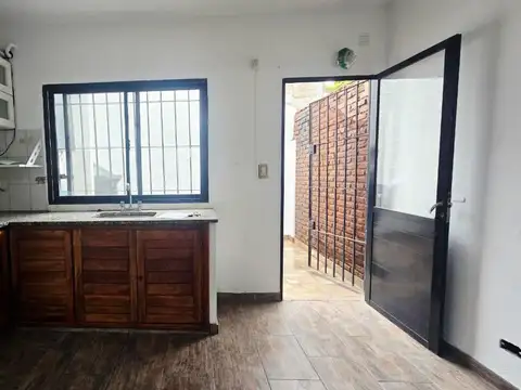 Depto Tipo Casa en Alquiler en Ramos Mejia, $ 700.000