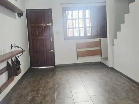 Depto Tipo Casa en Alquiler de 3 ambientes